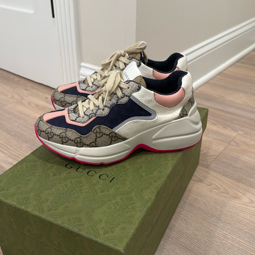 Women’s Gucci sneakers
